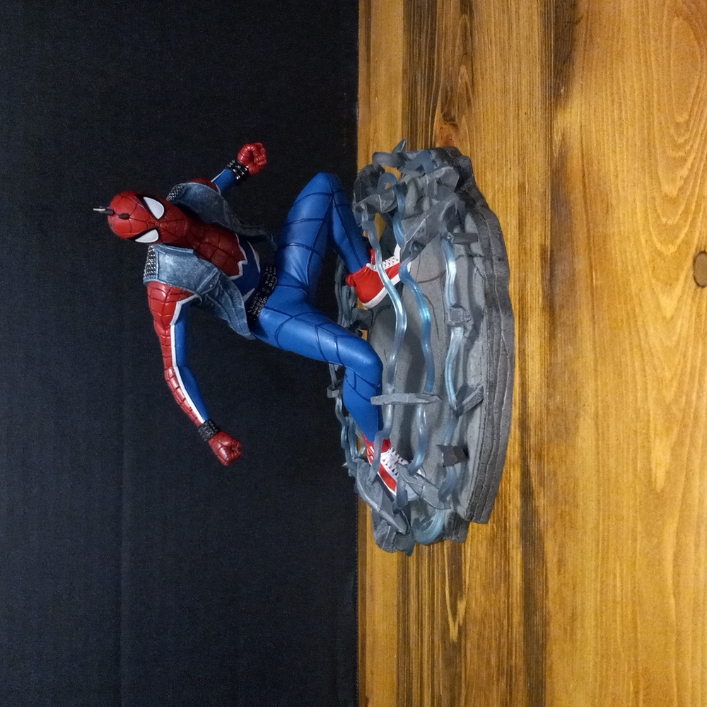 Spiderman Statue (Miles Morals)